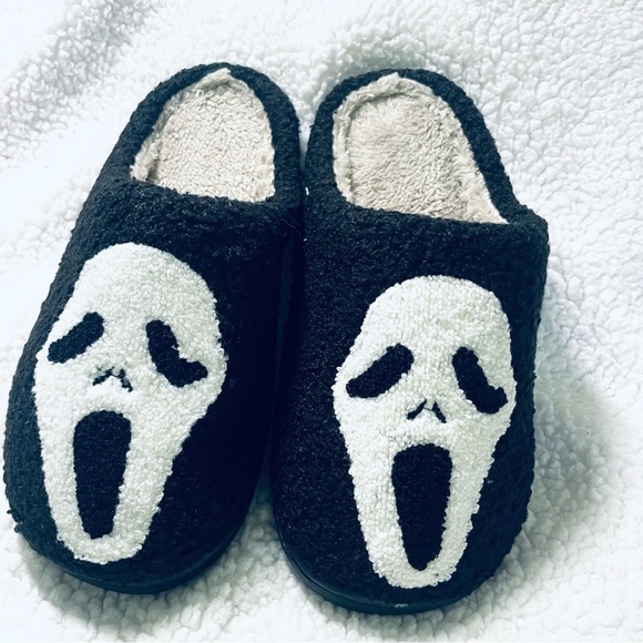 👻NWT Ghost Face Fleece Slippers – Scream Movie Lovers – Size US 7-7.5 Halloween - Picture 8 of 9